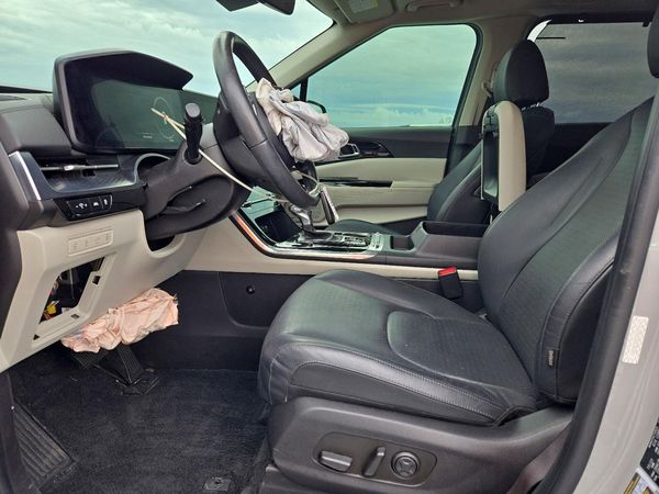2024 KIA CARNIVAL SX, SX Prestige — DENT