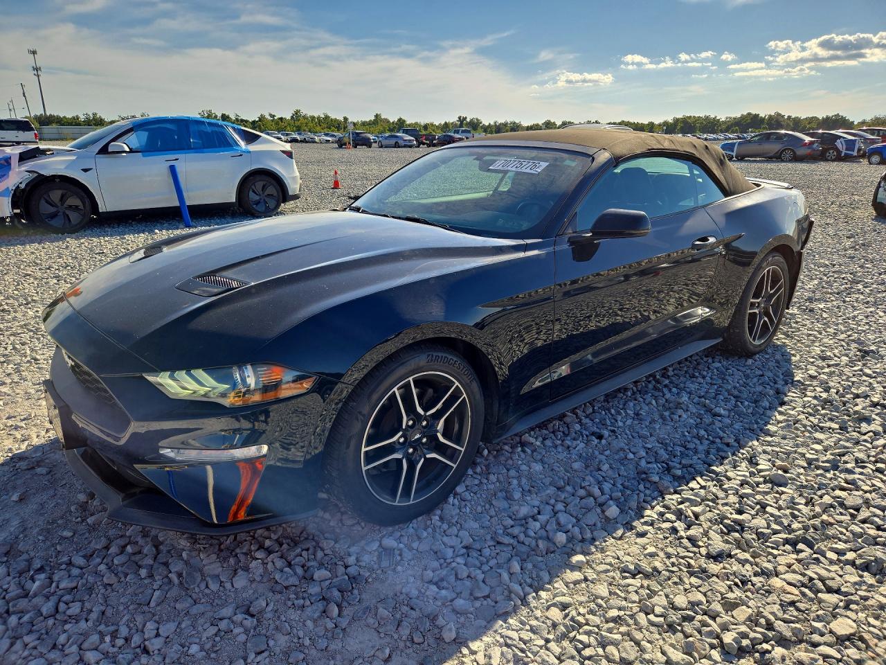 2019 FORD MUSTANG I4 Convertible — Front 3/4