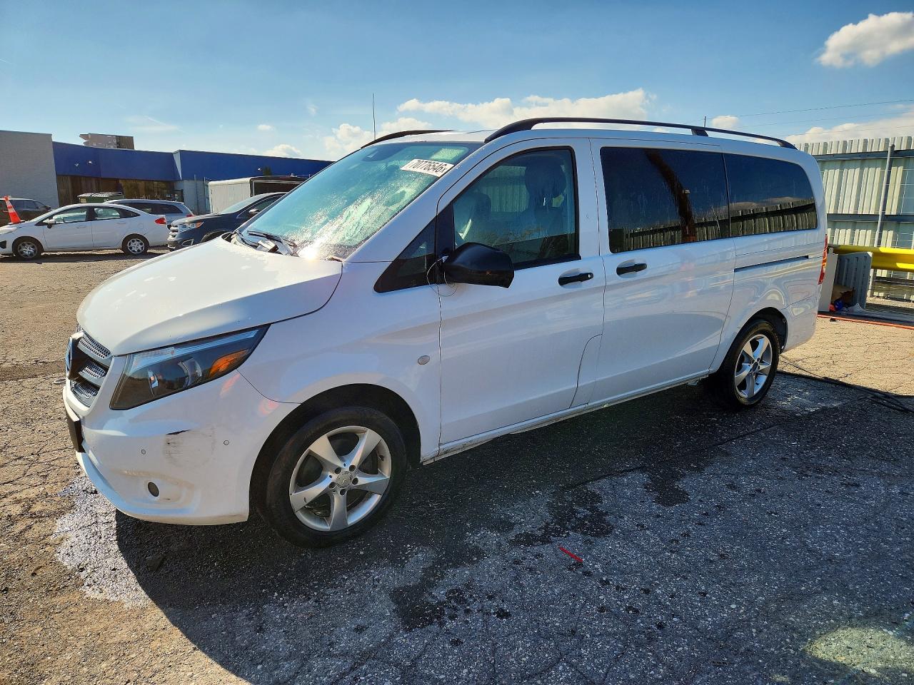 2016 MERCEDES-BENZ METRIS — Front 3/4