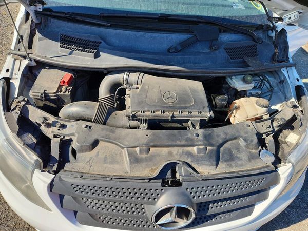 2016 MERCEDES-BENZ METRIS — Engine bay