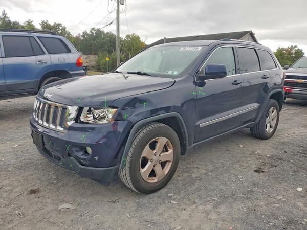 2013 JEEP CHEROKEE Laredo — Front 3/4