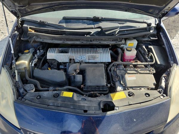 2012 TOYOTA PRIUS — Engine bay