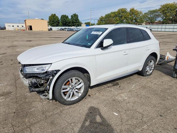 2020 AUDI Q5 quattro Premium — Front 3/4