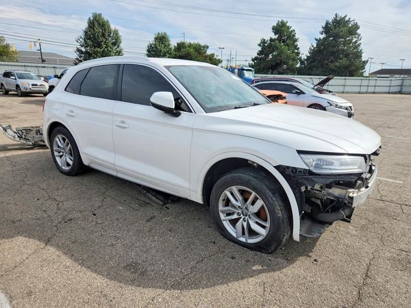 2020 AUDI Q5 quattro Premium — Passenger 3/4