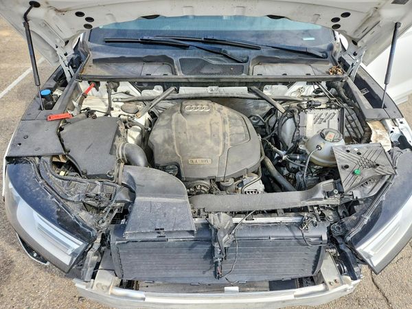 2020 AUDI Q5 quattro Premium — Engine bay