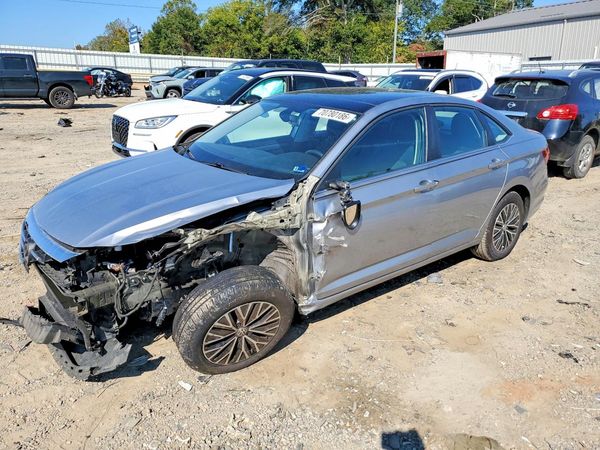 2021 VOLKSWAGEN JETTA S / SE / R-Line — Front 3/4
