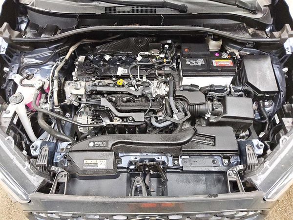 2025 TOYOTA COROLLA CROSS L — Engine bay
