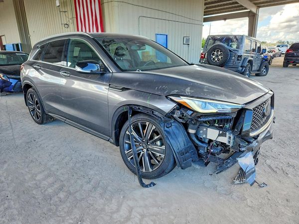 2022 INFINITI QX50 Luxe — Passenger 3/4