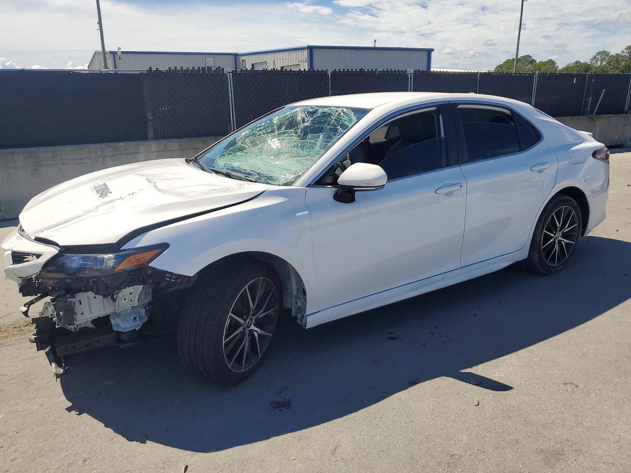 2024 TOYOTA CAMRY SE — Front 3/4