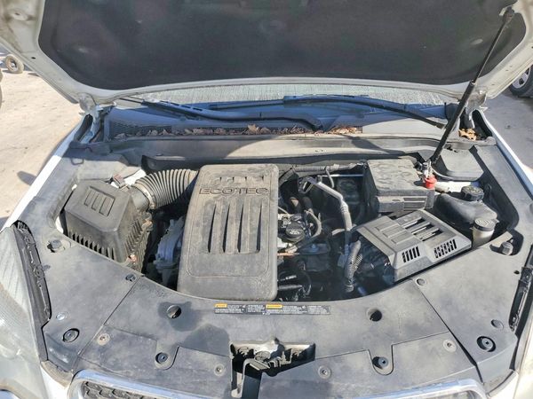 2013 CHEVROLET EQUINOX 1LT — Engine bay