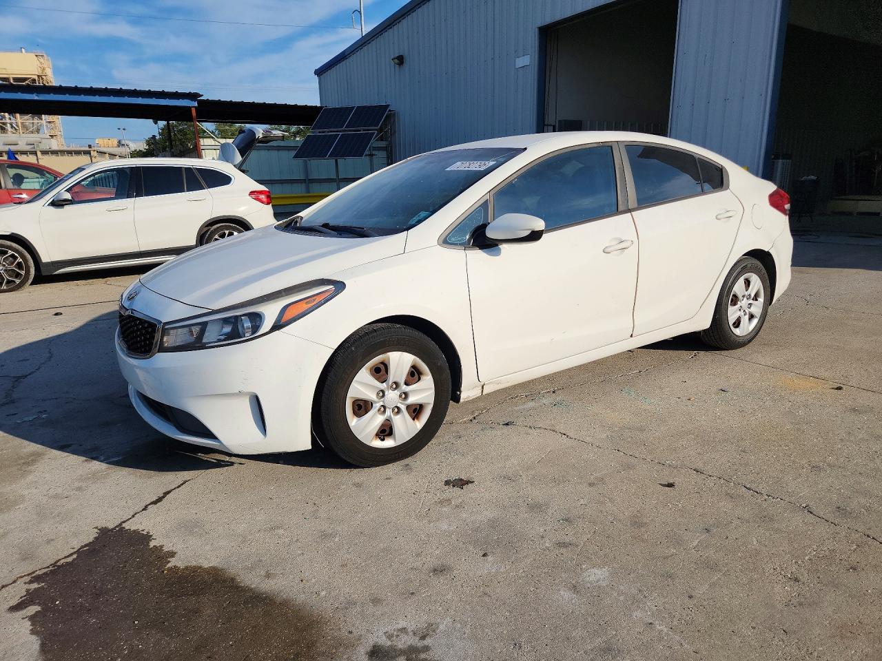 2017 KIA FORTE LX Base — Front 3/4