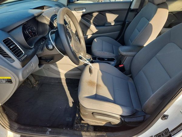 2017 KIA FORTE LX Base — DENT