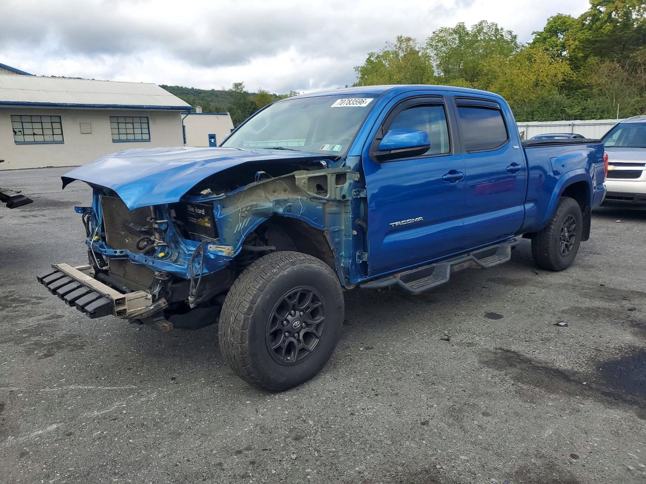 2017 TOYOTA TACOMA — Front 3/4