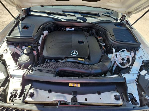 2020 MERCEDES-BENZ GLC GLC300 — Engine bay