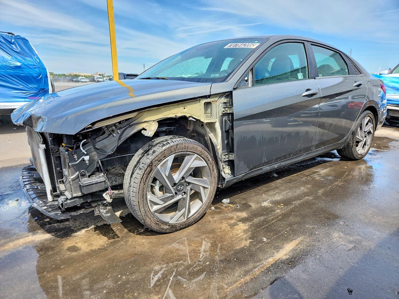 2025 HYUNDAI ELANTRA Limited — Front 3/4