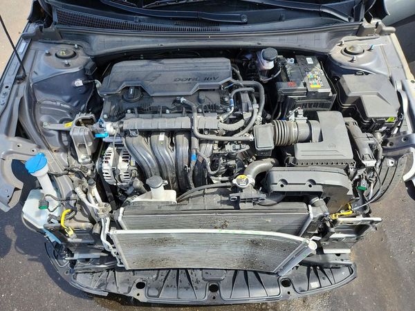 2025 HYUNDAI ELANTRA Limited — Engine bay