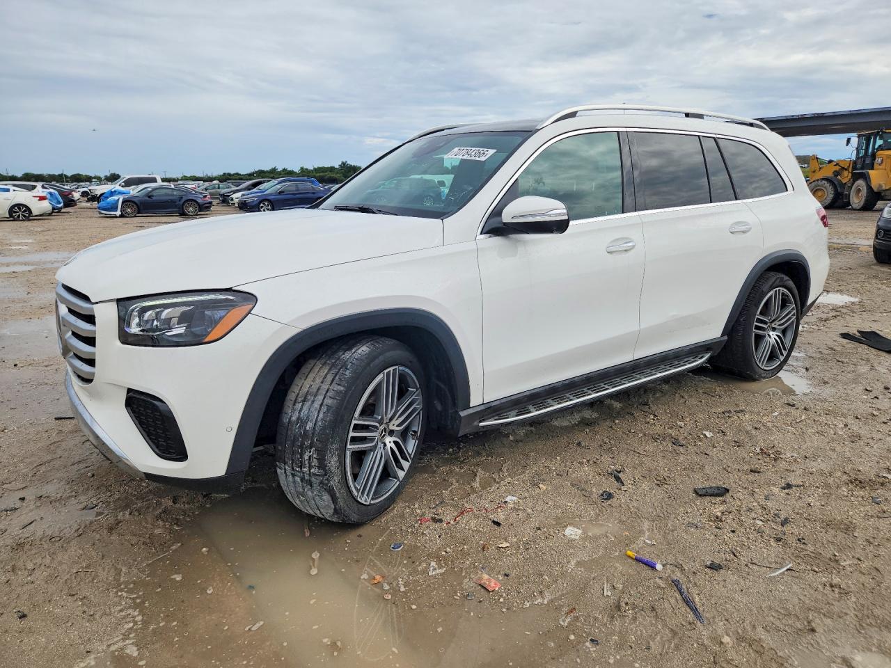 2024 MERCEDES-BENZ GLS — Front 3/4