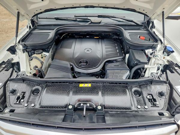 2024 MERCEDES-BENZ GLS — Engine bay