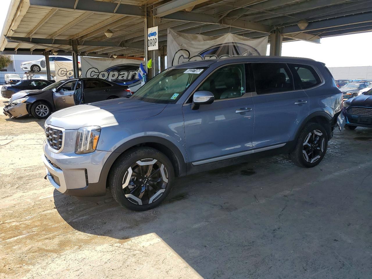 2025 KIA TELLURIDE S — Front 3/4