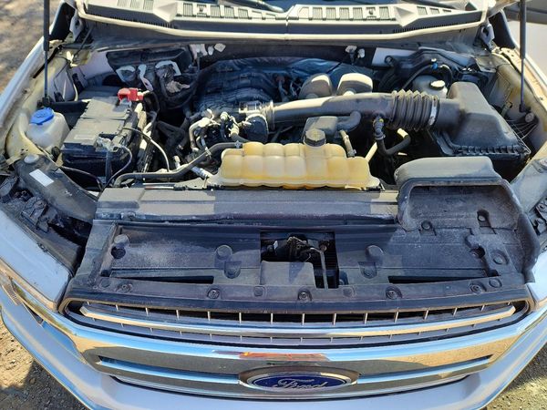 2020 FORD F150 — Engine bay