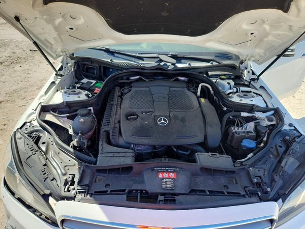2014 MERCEDES-BENZ E-CLASS E350 — Engine bay