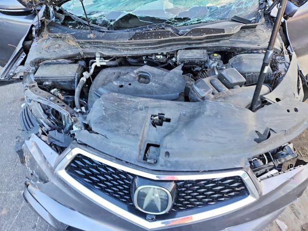 2017 ACURA MDX SH-AWD (Advance) — Engine bay