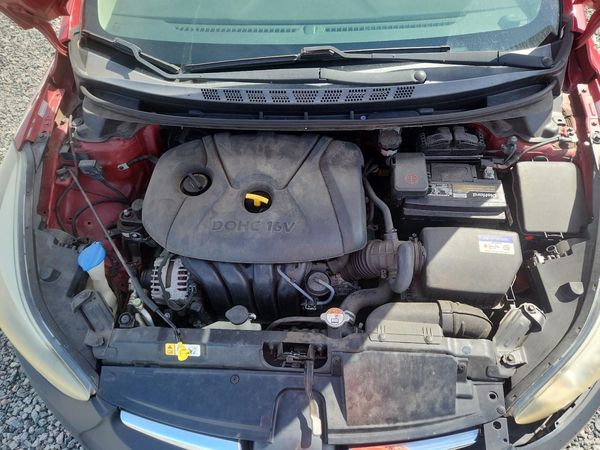 2016 HYUNDAI ELANTRA — Engine bay