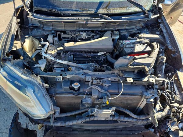 2019 NISSAN ROGUE — Engine bay
