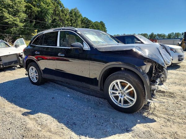 2026 MERCEDES-BENZ GLC-CLASS GLC300 — Passenger 3/4
