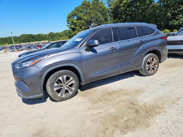 2020 TOYOTA HIGHLANDER XLE — Front 3/4