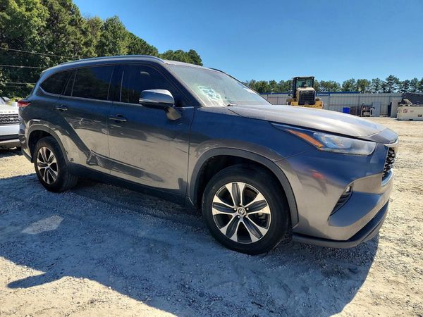 2020 TOYOTA HIGHLANDER XLE — Passenger 3/4