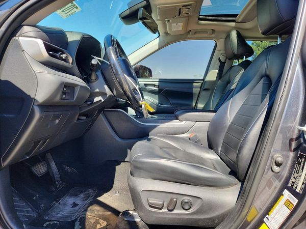 2020 TOYOTA HIGHLANDER XLE — DENT