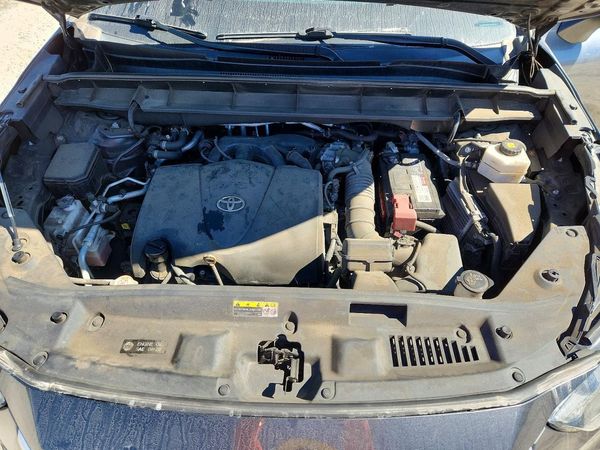 2020 TOYOTA HIGHLANDER XLE — Engine bay