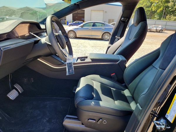 2026 TESLA MODEL X — DENT