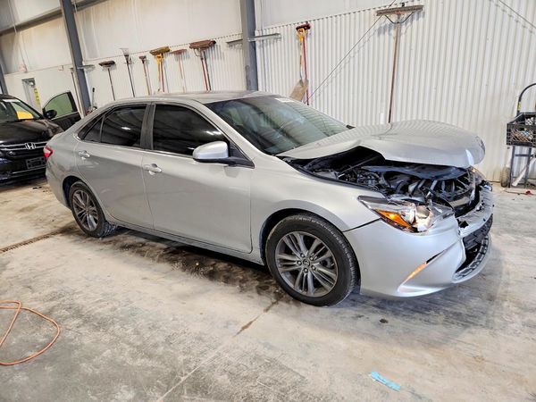 2017 TOYOTA CAMRY LE/SE/XLE/XSE — Passenger 3/4