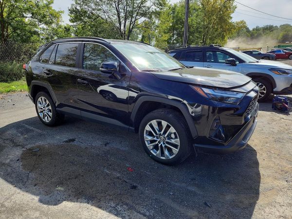 2024 TOYOTA RAV4 XLE Premium — Passenger 3/4