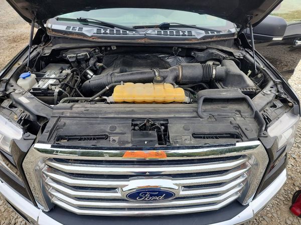 2017 FORD F150 SuperCrew — Engine bay