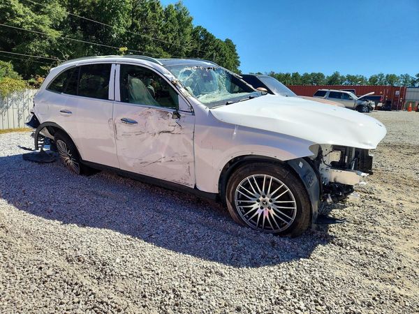 2026 MERCEDES-BENZ GLC-CLASS GLC300 — Passenger 3/4