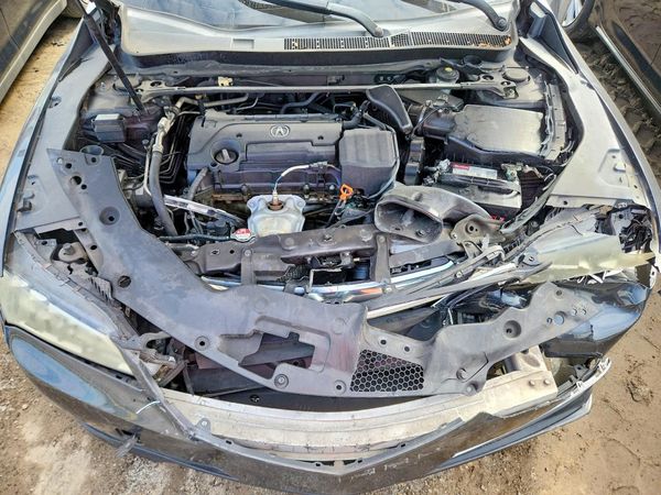 2016 ACURA TLX Base — Engine bay