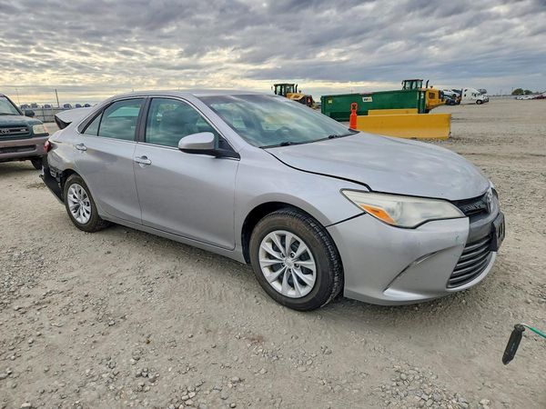 2016 TOYOTA CAMRY — Passenger 3/4