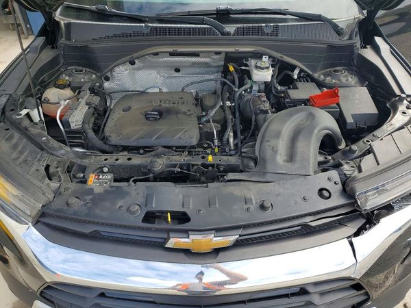 2022 CHEVROLET TRAILBLAZE LT — Engine bay