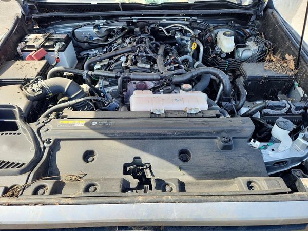 2025 TOYOTA 4RUNNER — Engine bay