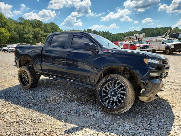 2019 CHEVROLET SILVERADO RST — Passenger 3/4