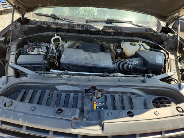 2019 CHEVROLET SILVERADO RST — Engine bay