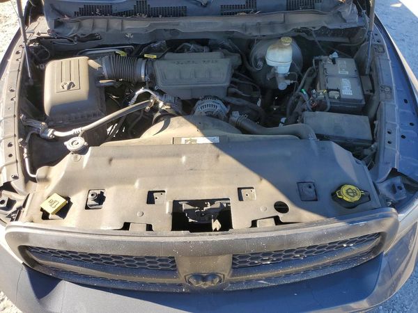 2013 RAM 1500 SLT — Engine bay