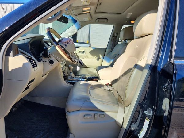 2013 INFINITI QX56 — DENT