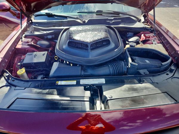 2018 DODGE CHALLENGER R/T — Engine bay