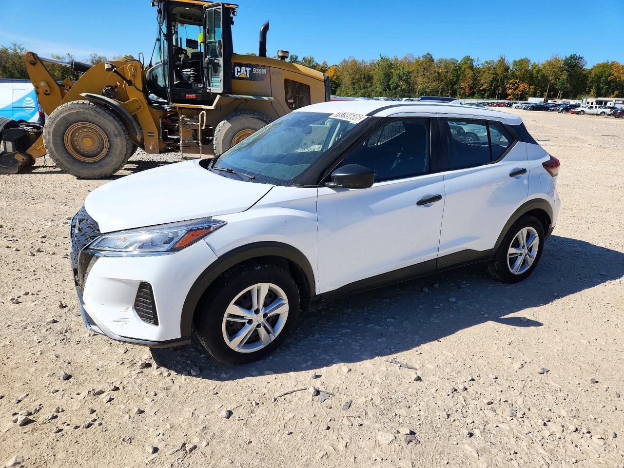 2023 NISSAN KICKS S — Front 3/4