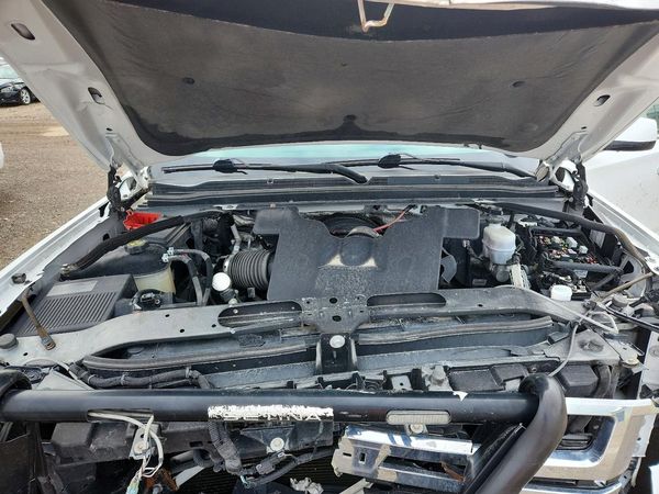 2015 CHEVROLET TAHOE — Engine bay