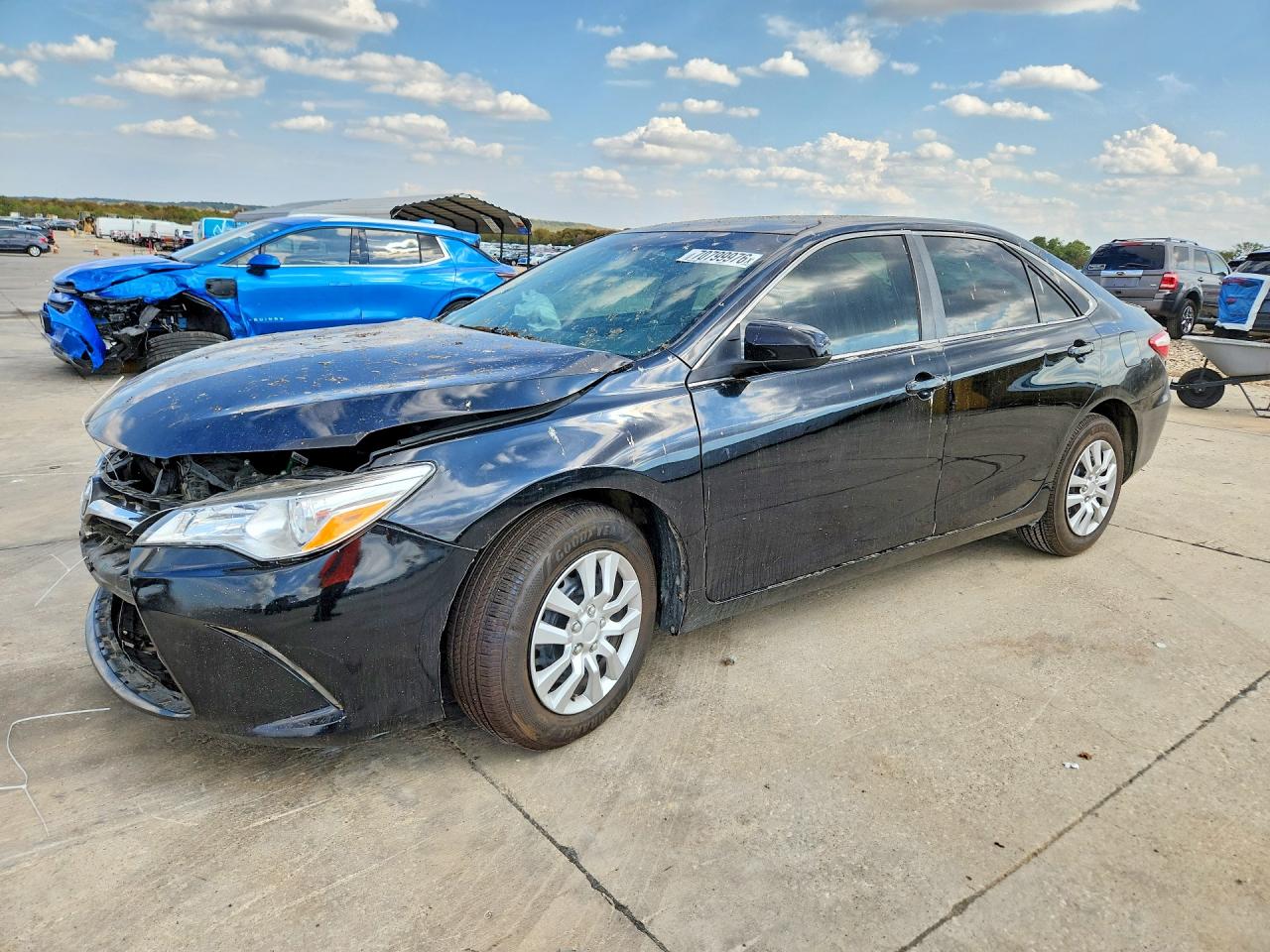 2017 TOYOTA CAMRY LE/SE/XLE/XSE — Front 3/4